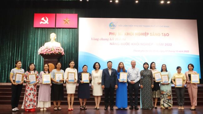 Trao giải cho 11 dự án xuất sắc nhất hội thi “Nâng bước khởi nghiệp”