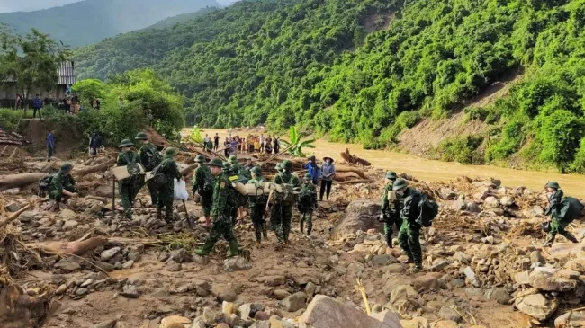 Tin nóng sáng 7/10: Hỏa tốc di dời dân khỏi vùng có nguy cơ lũ quét