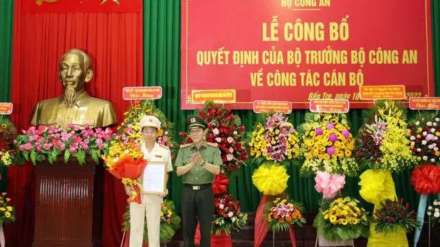 Bộ Công an bổ nhiệm Phó Cục trưởng An ninh nội địa; Giám đốc Công an tỉnh Bến Tre