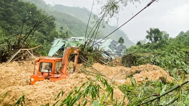 Nỗ lực tìm kiếm người mất tích trong vụ sạt lở thủy điện Kà Tinh