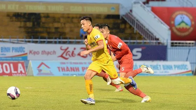 Cuộc đua giành vé V-League 2023 kịch tính khi CAND xảy chân