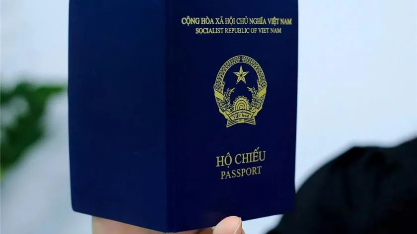 Kể từ 17/10: Hồ sơ xin thị thực Pháp phải kèm theo hộ chiếu có ghi nơi sinh