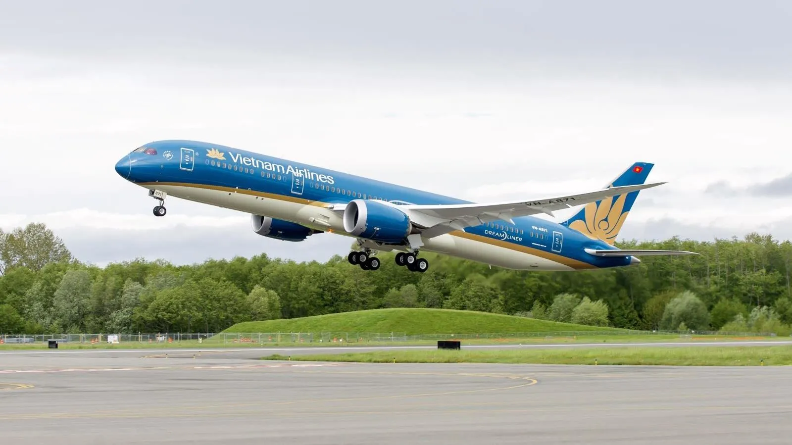 Vietnam Airlines điều chỉnh lịch bay tới các sân bay Huế, Chu Lai, Quy Nhơn do bão số 5