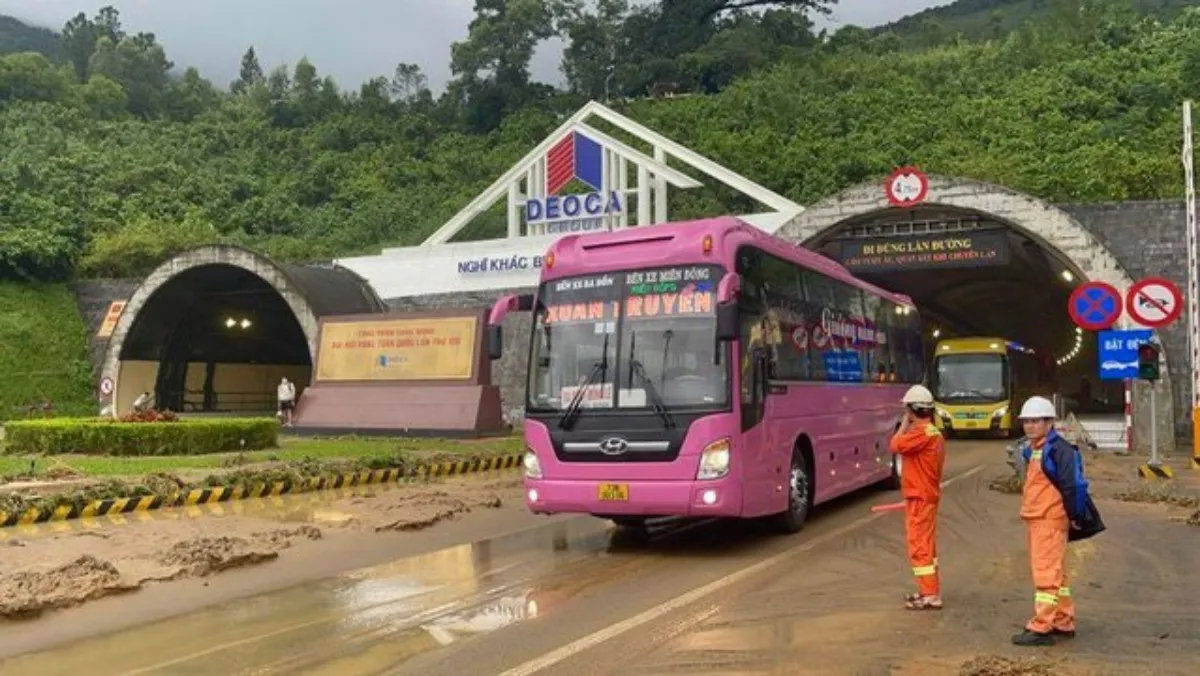 Thông xe trở lại hầm Hải Vân 2