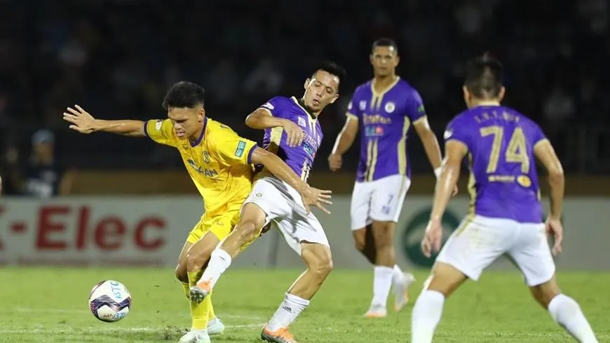 V-League 2022: Hà Nội tái lập khoảng cách với Hải Phòng