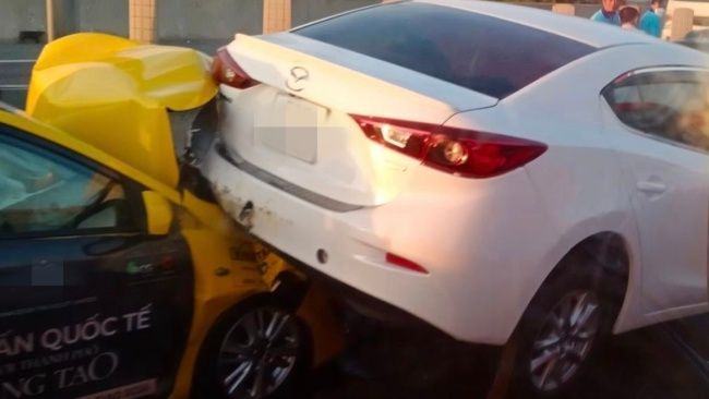 Không giữ khoảng cách, tài xế gây tại nạn liên hoàn trên cao tốc