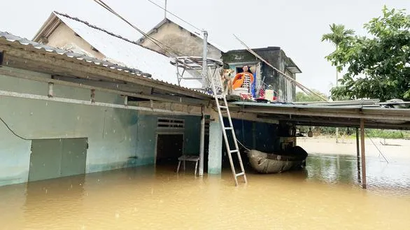 Điểm tin sáng 16/10: Hơn 4.000 ngôi nhà bị ngập, giao thông bị chia cắt ở Quảng Nam