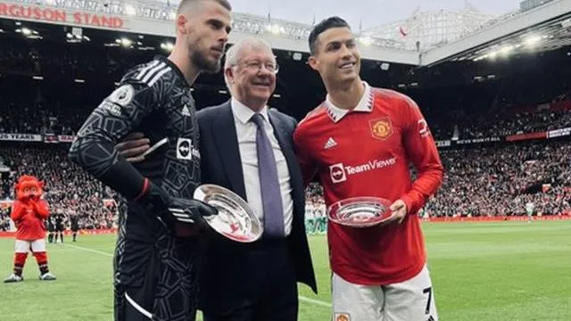 Tin tức MU: Sir Alex trao quà tặng cho De Gea và Ronaldo