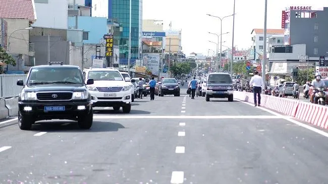 Chính thức thông xe cầu Bưng nối quận Tân Phú và Bình Tân