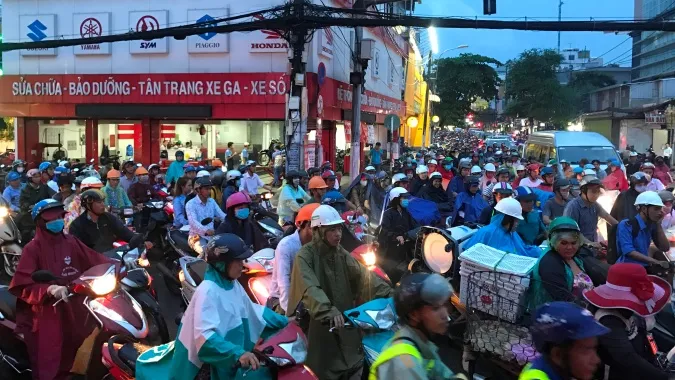 Cấm ô tô rẽ trái từ đường D2 nối dài vào đường Ung Văn Khiêm giờ cao điểm