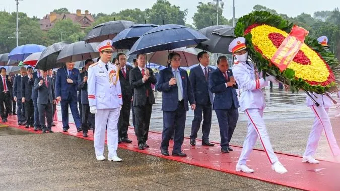 [Tin ảnh] Các đại biểu Quốc hội vào Lăng viếng Chủ tịch Hồ Chí Minh