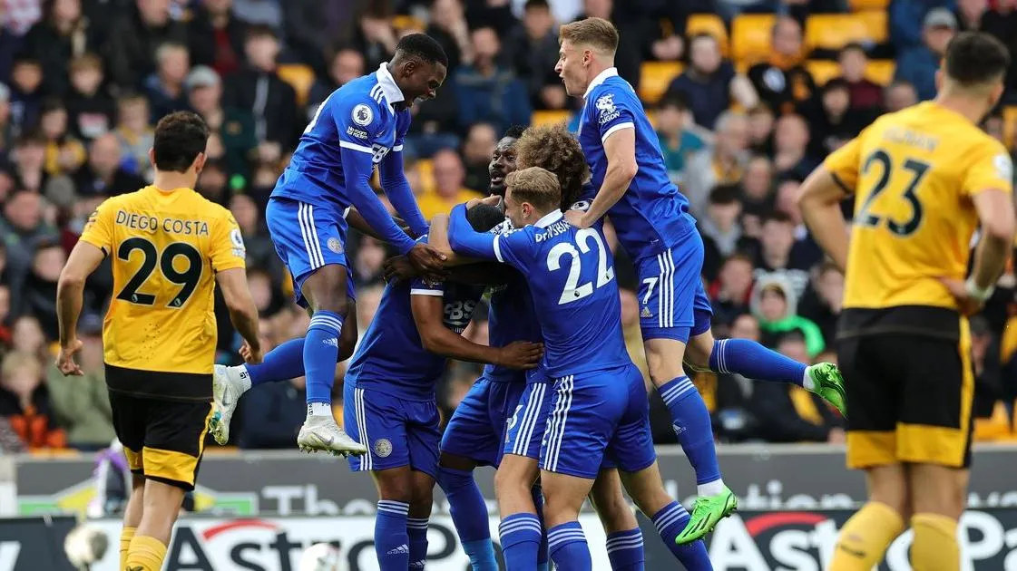 Kết quả Ngoại hạng Anh: Leicester thoát nhóm rớt hạng, Aston Villa đổi vận