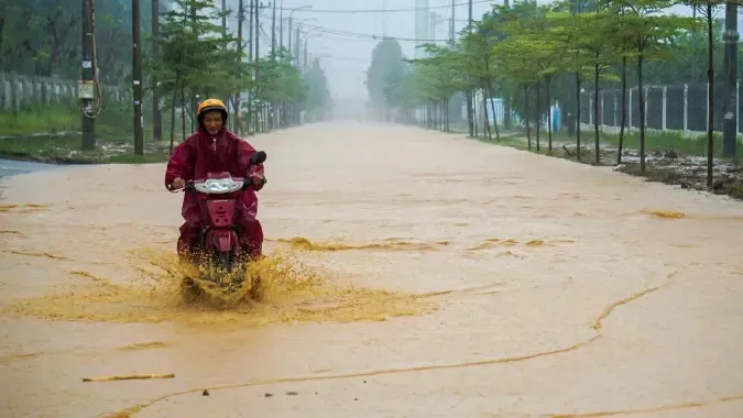 Các tỉnh miền Trung chủ động ứng phó với mưa lũ, sạt lở