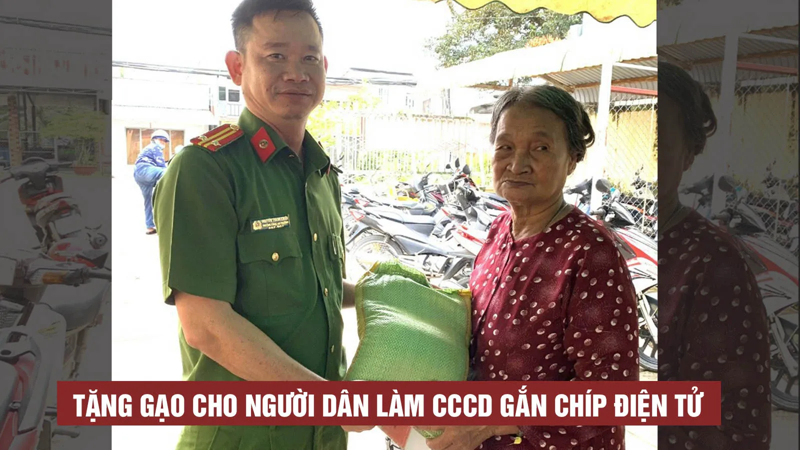 Cần Thơ: Người dân đến làm căn cước công dân được tặng gạo