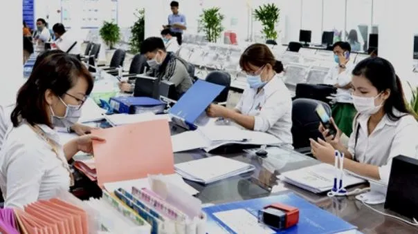 Chính phủ chỉ đạo khắc phục tình trạng công chức, viên chức nghỉ việc