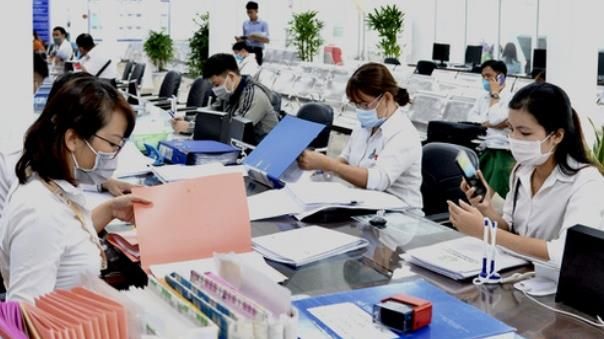 Chính phủ chỉ đạo khắc phục tình trạng công chức, viên chức nghỉ việc