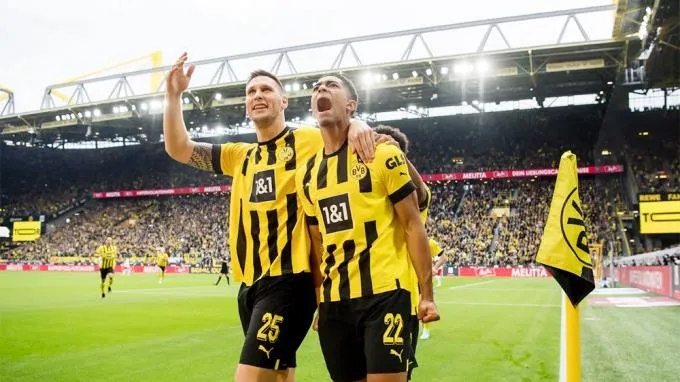 Thắng nhọc chủ nhà Frankfurt, Dortmund vào Top 3 Bundesliga