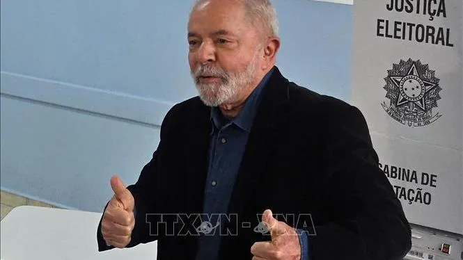 Cựu tổng thống Brazil Luiz Inácio có ưu thế trong cuộc chạy đua bầu cử vòng hai