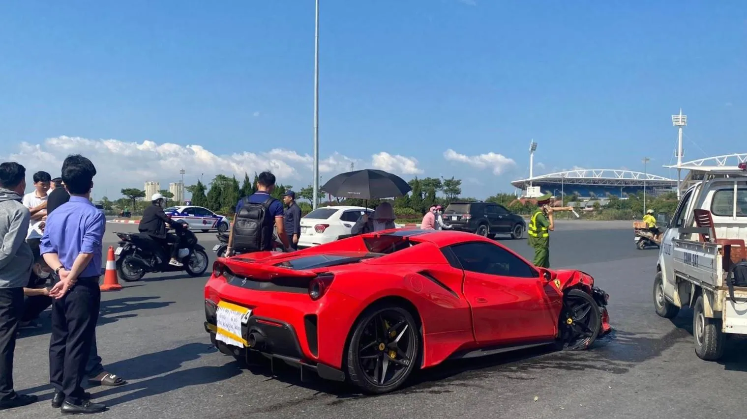 Vẫn chưa xác định người cầm lái trực tiếp siêu xe Ferrari 488 gây tai nạn tại Mỹ Đình