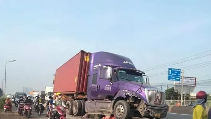 Sáng 1/11: Ba vụ tai nạn xe container, đường Mỹ Phước – Tân Vạn, cầu Đồng Nai kẹt cứng