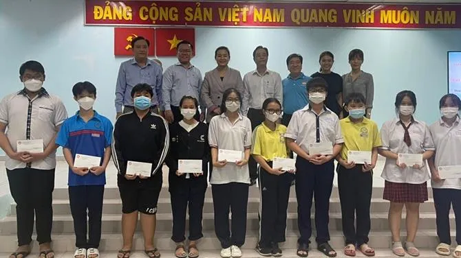 VWS trao 86 suất học bổng Nguyễn Hữu Thọ cho học sinh, sinh viên có hoàn cảnh khó khăn