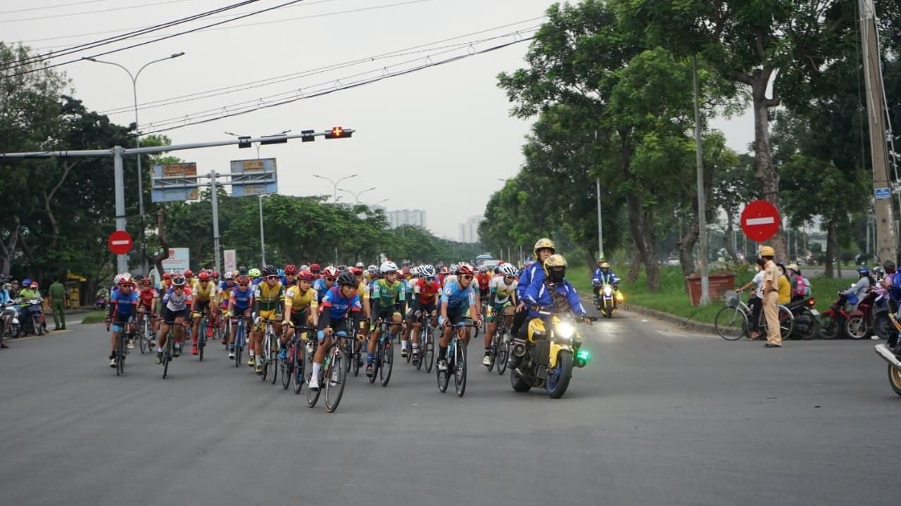 Cuộc đua xe đạp NKKN tranh cúp phát thanh VOH 2022 - Chặng 1: TPHCM - Vĩnh Long (150km)