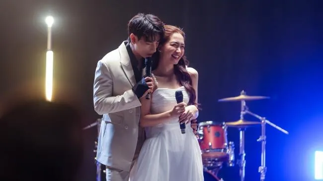 Bất ngờ với hình ảnh anh Bo và chị Tư “phiên bản trẻ” trong MV “Khung Trời Ngày Xưa