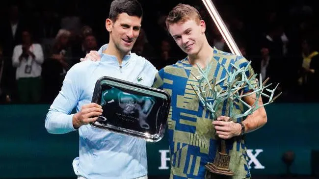 Paris Masters 2022: Rune quật ngã Djokovic để lên ngôi vô địch