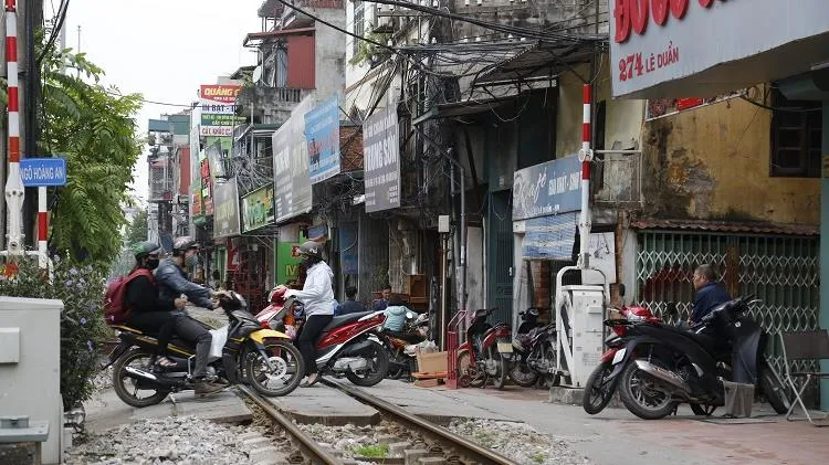 Đề nghị địa phương bố trí ngân sách xử lý hàng ngàn lối đi tự mở qua đường sắt