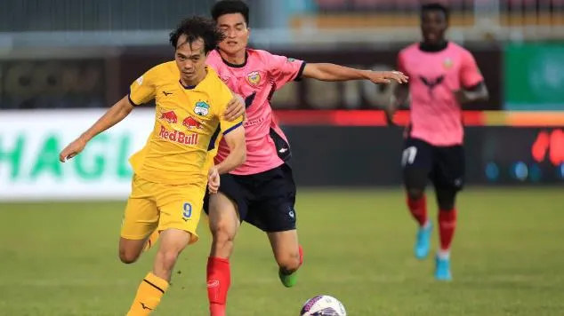 Chia điểm HAGL, Hà Tĩnh vẫn chưa an toàn tại V-League 2022