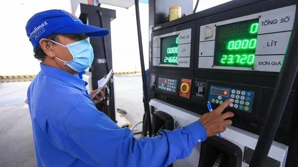 Nguồn cung xăng dầu đạt 90%, sao vẫn thiếu xăng?