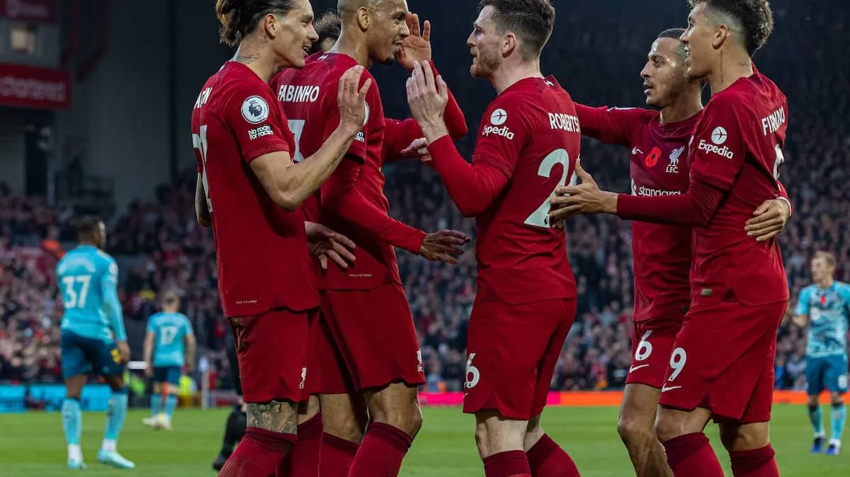 Liverpool chỉ còn kém MU 1 điểm ngày vắng HLV Klopp