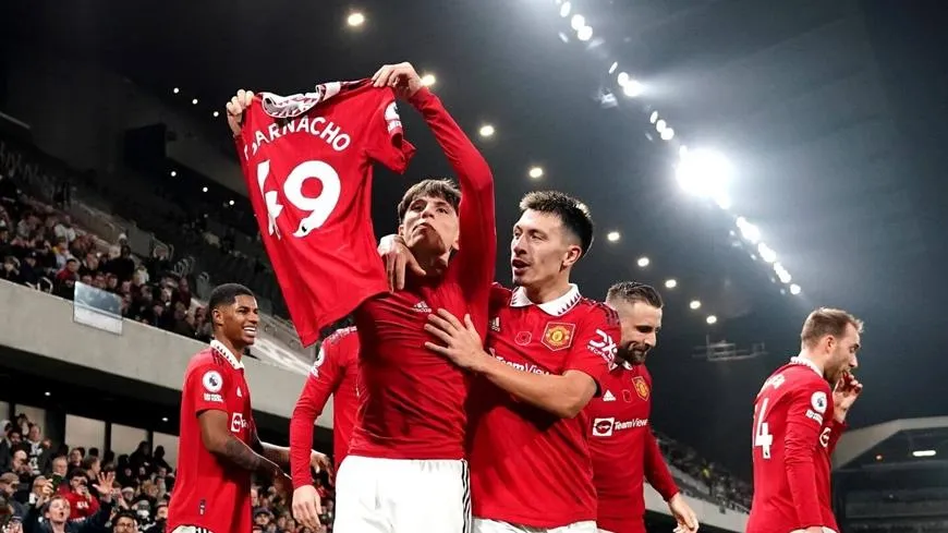 Thắng “hú vía” tân binh Fulham, MU tiếp tục đeo bám top 4