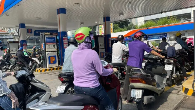 Bộ Công thương đề ra loạt giải pháp cho thiếu hụt xăng dầu