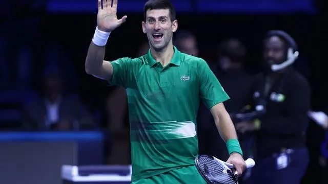 ATP Finals 2022: Djokovic thẳng tiến, Alcaraz nhận Cup đặc biệt