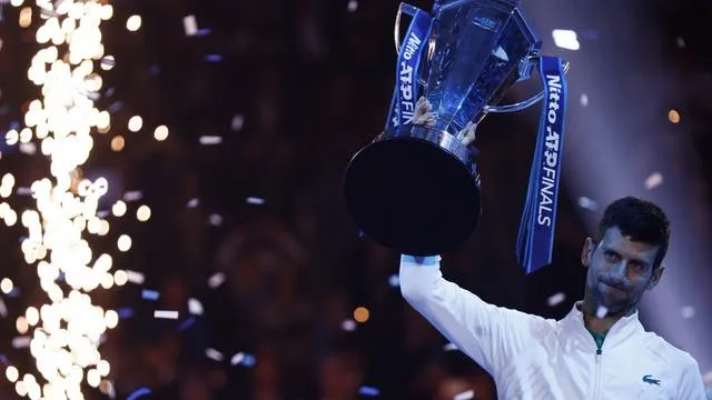 ATP Finals 2022: Djokovic san bằng kỷ lục vô địch của Federer