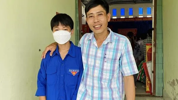 Tấm lòng người thầy giáo nghèo nơi địa đầu Tổ quốc