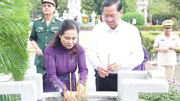Lãnh đạo TPHCM tưởng niệm tri ân các liệt sĩ cuộc Khởi nghĩa Nam Kỳ