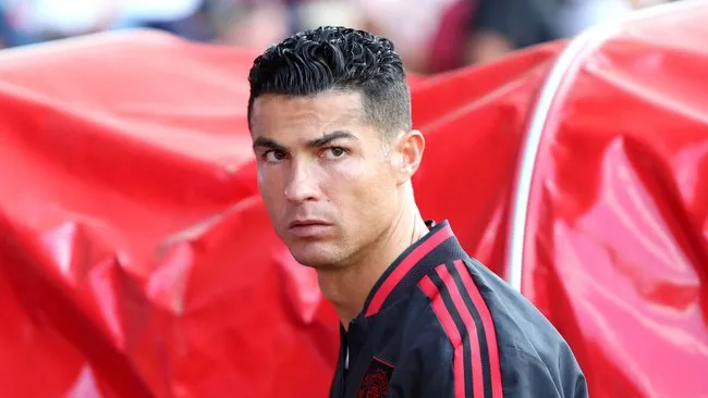 Ronaldo mất bao nhiêu tiền và đâu là điểm đến tiếp theo khi rời MU?