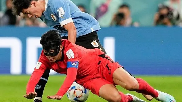 Uruguay và Hàn Quốc chia điểm ngày các ngôi sao “kém duyên”