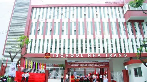 12 học sinh iSchool Nha Trang vẫn đang theo dõi sức khỏe, trường đề xuất đi học lại từ 28/11