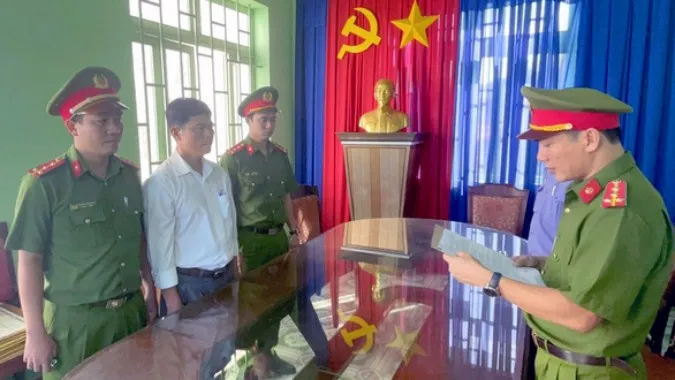 Bình Phước: Bắt hai cựu chánh văn phòng ủy ban huyện Bù Đăng