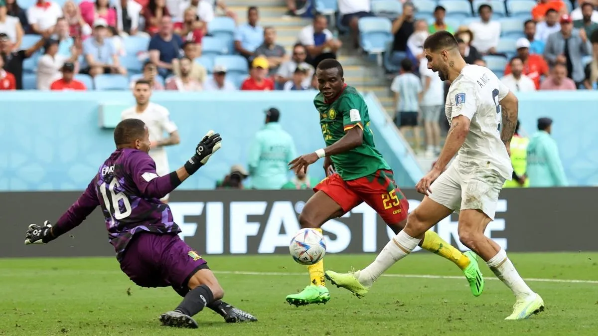 Cameroon và Serbia rượt đuổi 6 bàn không tưởng