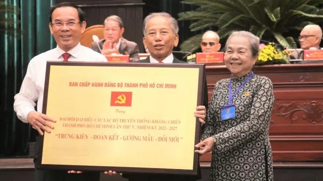 Cần đổi mới phương cách giáo dục cách mạng cho thế hệ trẻ