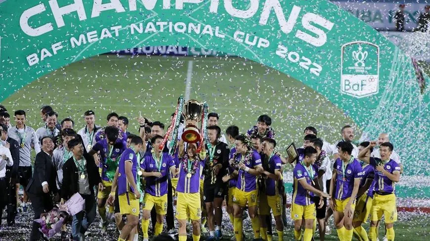 Văn Hậu và Thái Quy lập “siêu phẩm” giúp Hà Nội vô địch Cup QG