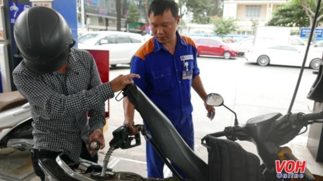 Giá xăng hôm nay (1/12): Có thể giảm tới 1.000 đồng/lít