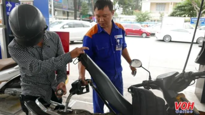 Giá xăng hôm nay (1/12): Có thể giảm tới 1.000 đồng/lít