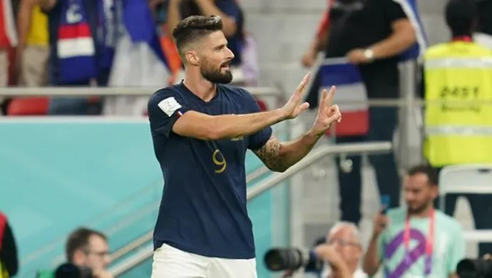 World Cup 2022: Giroud ghi dấu lịch sử, Martinez lăn xả cứu thua