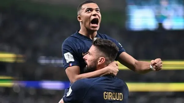 Cú đúp vào lưới Ba Lan giúp Mbappe vượt Pele ghi dấu lịch sử