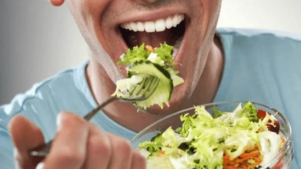 Chế độ ăn uống giàu thực vật giúp giảm 22% nguy cơ ung thư ruột ở nam giới